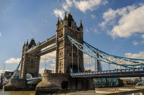 London Bridge en un dia soleado del mes de Marzo