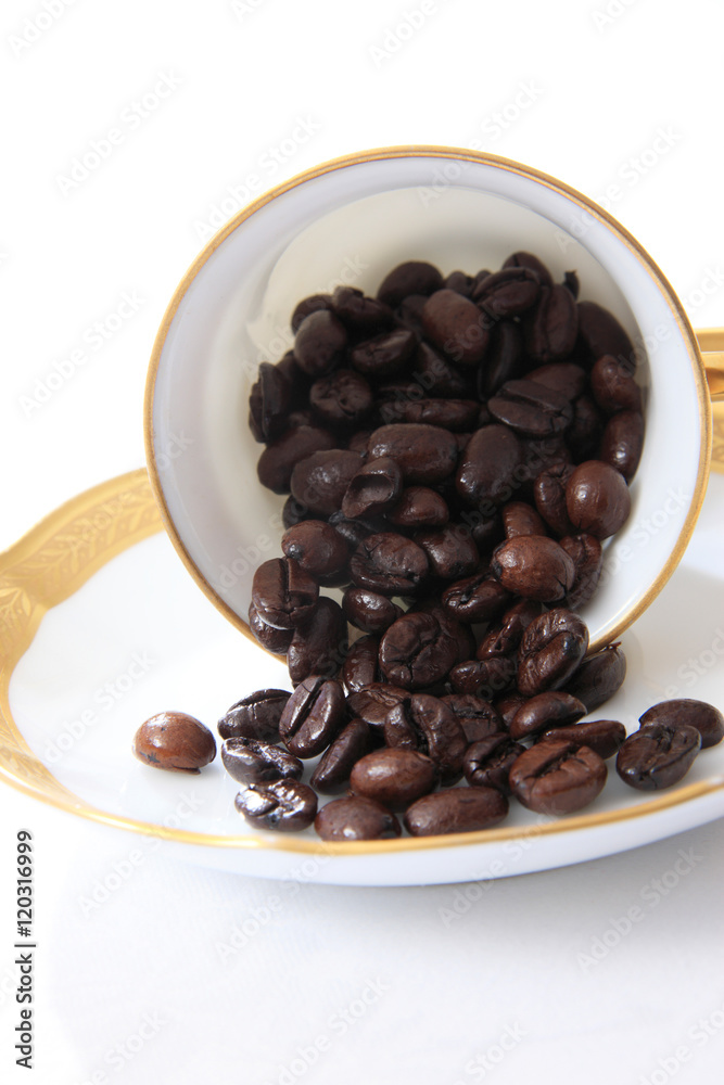 コーヒー豆とコーヒーカップ