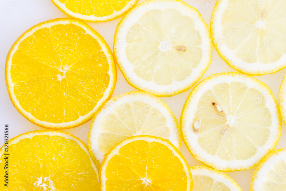 Rodajas de limón y naranja