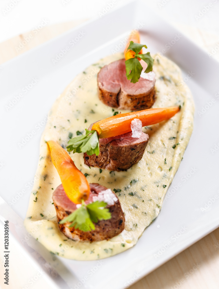 Medallions of tenderloin stea Medallions of tenderloin stea