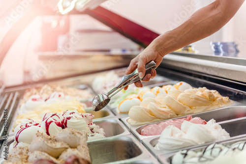 Obraz na płótnie Woman serving ice cream