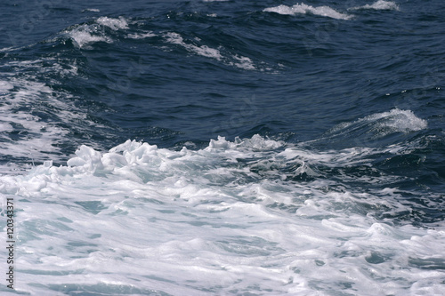 Wellen an der spanischen Mittelmeerküste