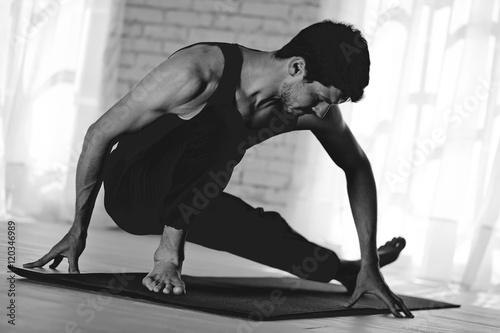 Foto Yoga man bw