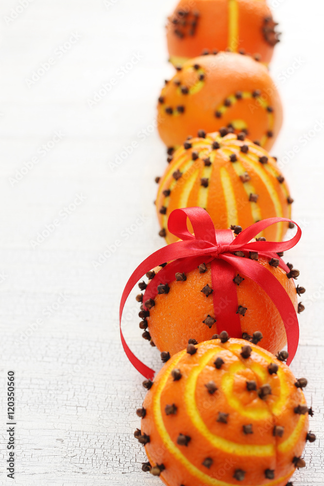 clove orange pomander balls, homemade christmas gift