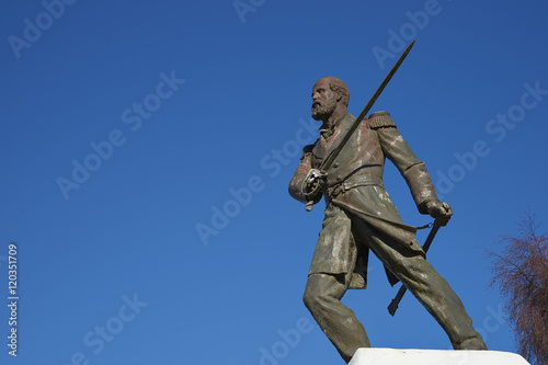 Quadro em tela Statue of Arturo Prat in Punta Arenas, Chile