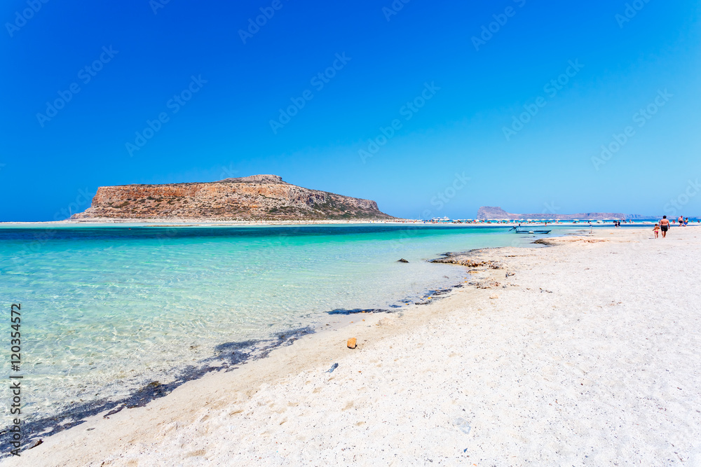 Fototapeta premium Piaszczysta plaża w Balos lagoone na Krecie. Grecja.