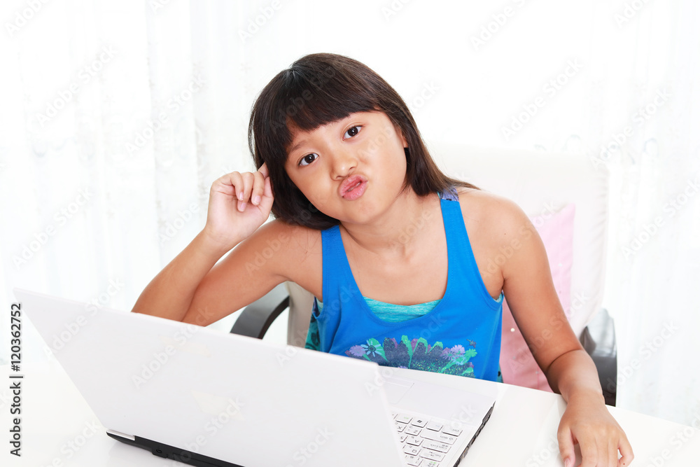 疲れた表情の女の子 疲れた表情の女の子