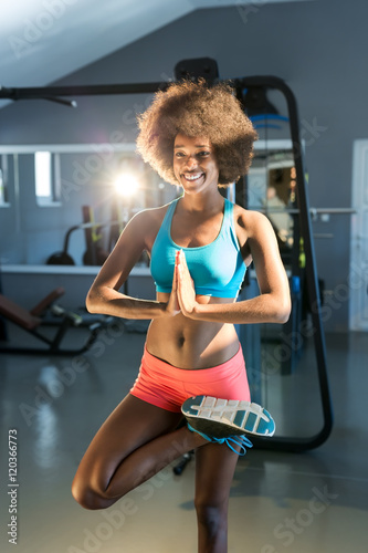 young black woman wearing fitness outfit