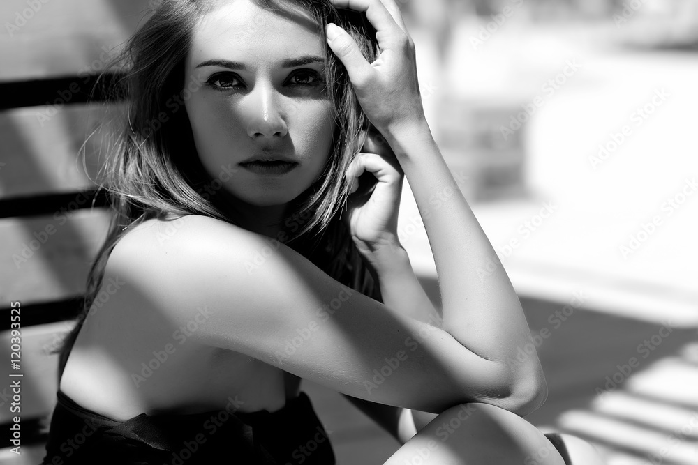 Fototapeta premium Beautiful woman black and white image 