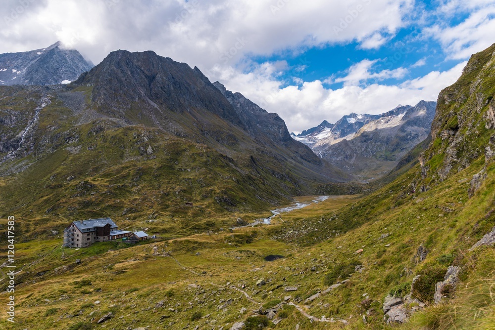 Franz-Senn-Hütte mit Blick auf Alpeiner Ferner