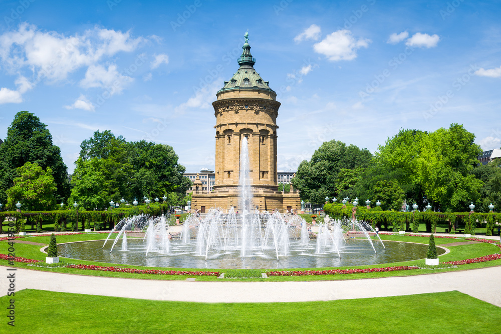 Obraz premium Mannheim Wasserturm im Sommer