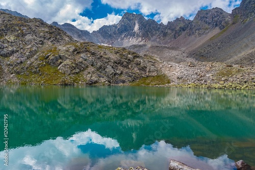 Bergsee Wolken Gipfel Spiegelung