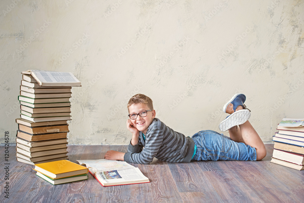 Fototapeta premium schoolboy with books