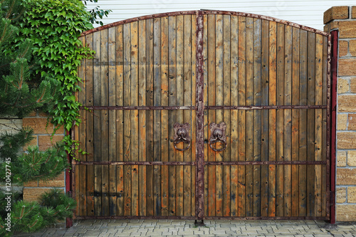 Obraz na plátně Wooden gate, closeup