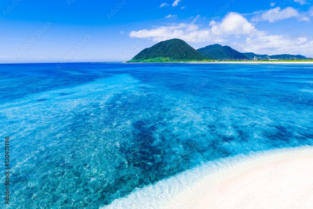 Obraz premium Sea, clouds, landscape. Okinawa, Japan, Asia.