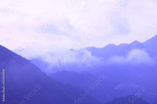 霧にかすむ山並み  © sakura