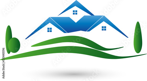 Drei Häuser und Wiese, Immobilienmakler, Immobilien Logo