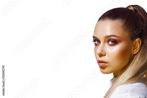 Beauty fashion portrait of woman with perfect make-up and hairsty