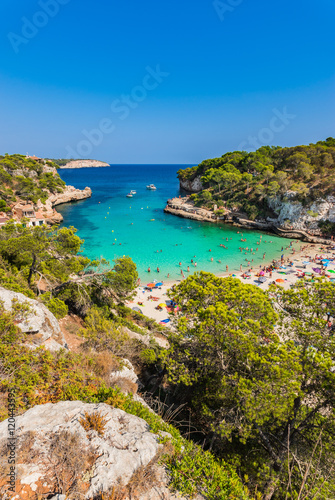 Schöne Aussicht auf die Bucht von Cala Llombards Mallorca Mittelmeer Insel
