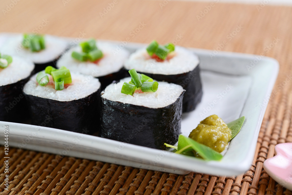 おいしそうな鉄火巻き おいしそうな鉄火巻き