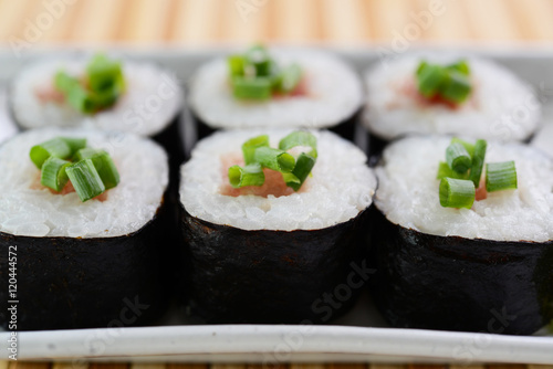 Wallpaper Mural おいしそうな鉄火巻き Torontodigital.ca