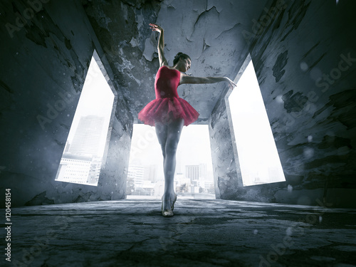 Ballerina in verlassenem Gebäude. photo