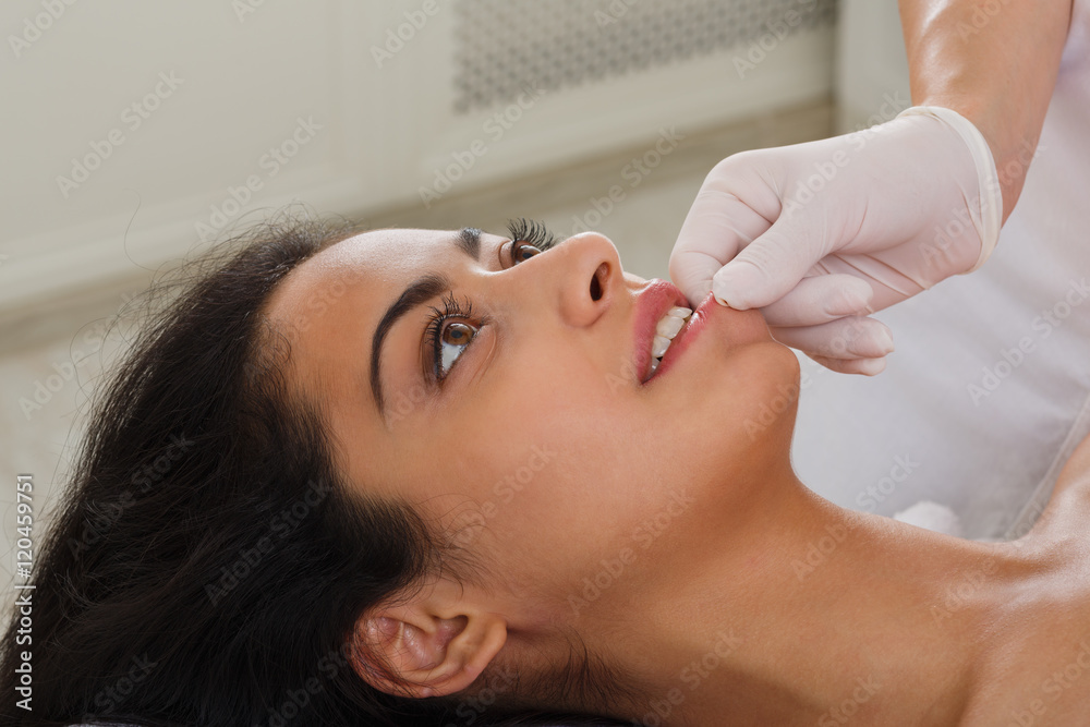 Fototapeta premium Doctor make Intra oral massage in spa wellness center