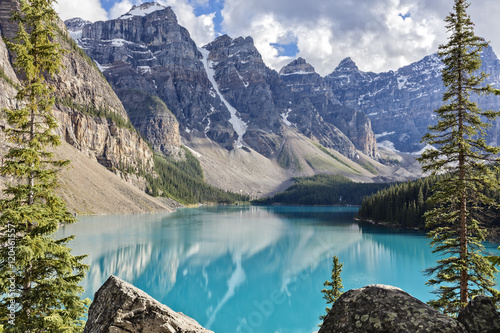 Fototapeta Naklejka Na Ścianę i Meble -  Moraine lake in the Rocky Mountains, Alberta, Canada
