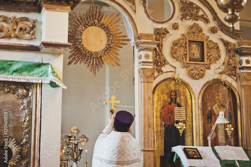The iconostasis in the Church 6682.