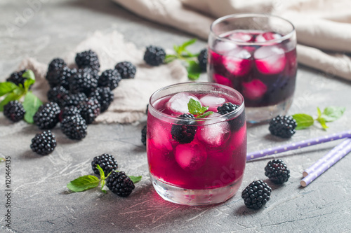 Refreshing lemonade with blackberry