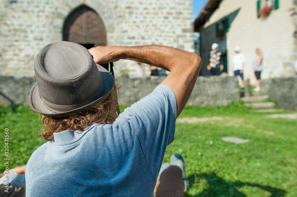Fototapeta premium man photos actors during the performance in the naturte