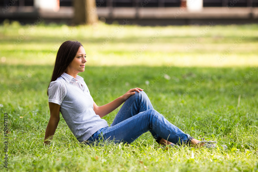 Beautiful businesswoman is resting from work at the park.
Beautiful businesswoman is resting from work at the park.
