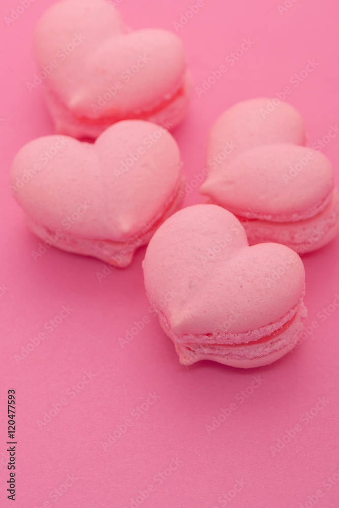 Fototapeta premium cookies in the shape of hearts pink