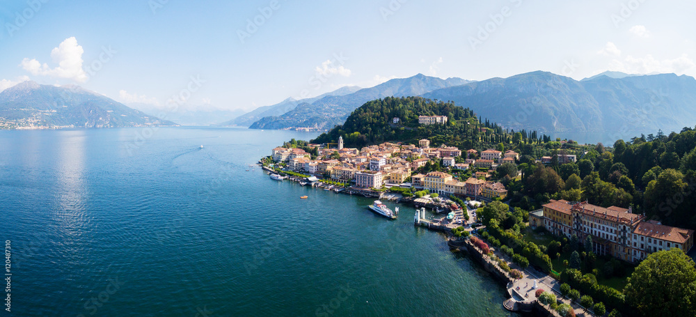 Lago di Como (IT) - Vista aerea verso nordi di Bellagio e lungolago