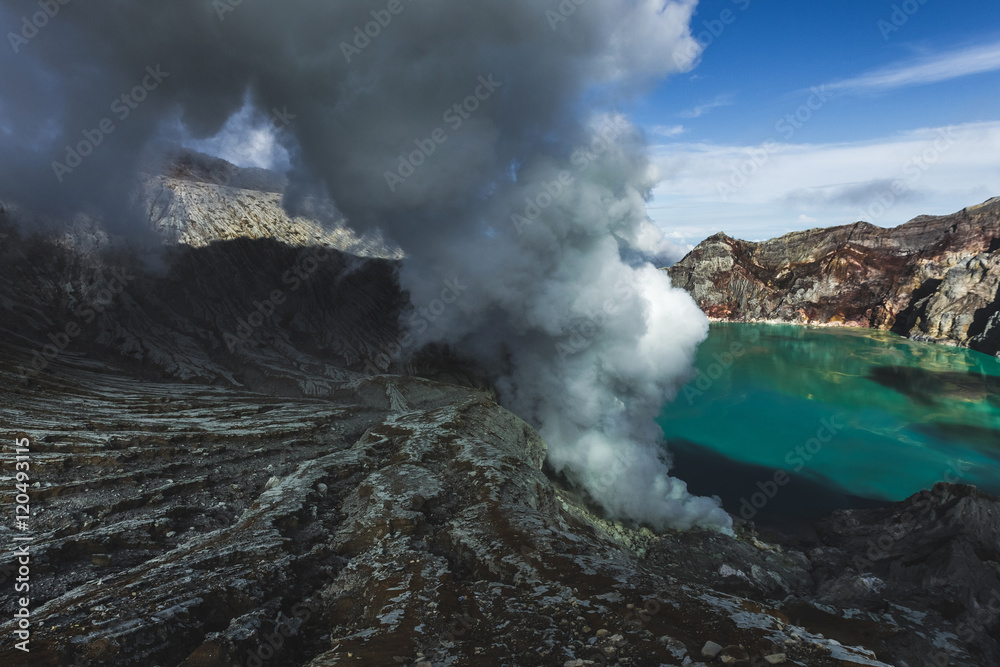 Fototapeta premium Dangerous trip Inside Ijen volcano crater