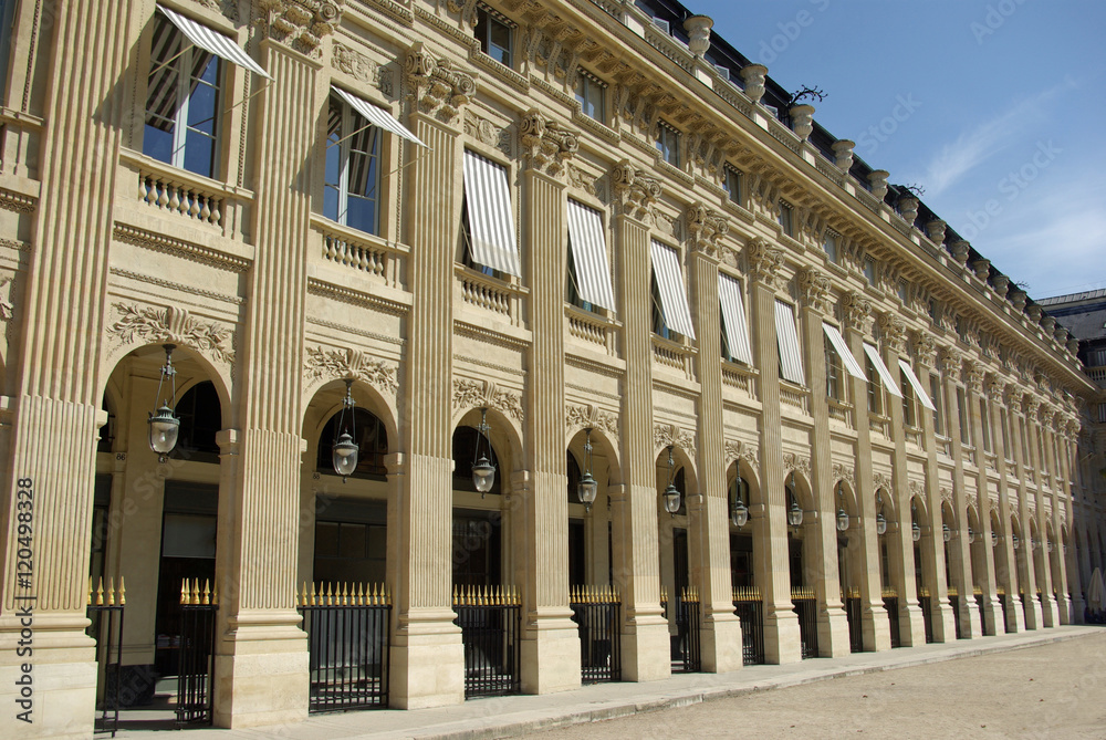Cour du Palais Royal à Paris, France
