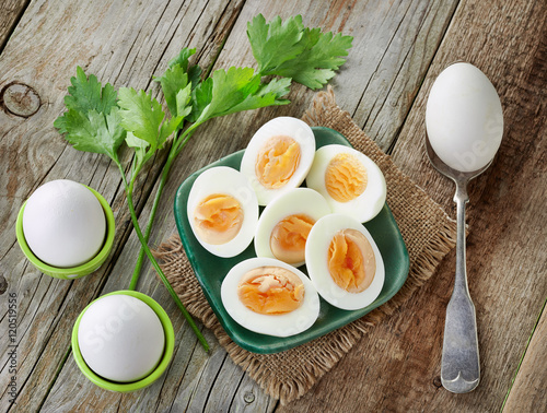 Foto various boiled eggs