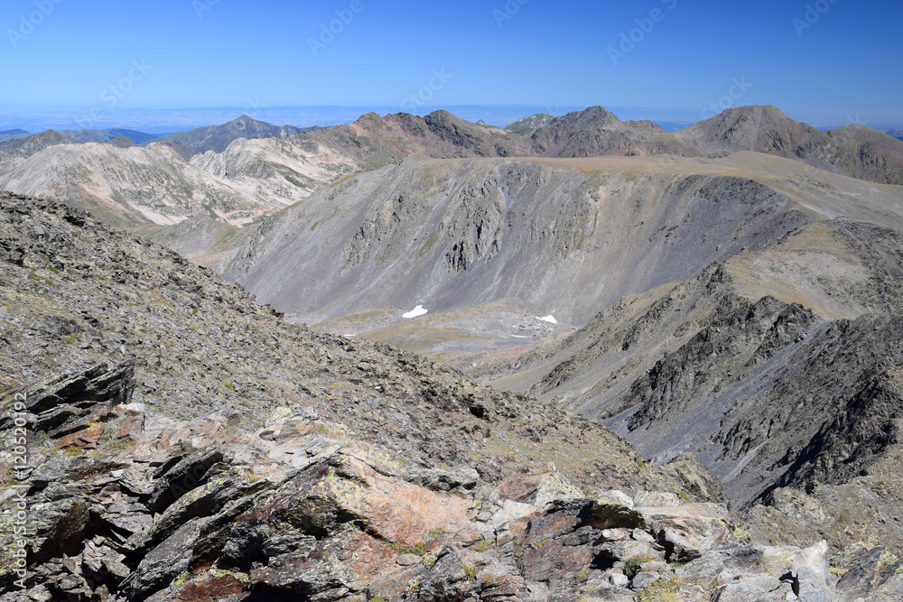 Les Pyrénées ariègeoises et la Montagne Noire, vues du Pic Carlit