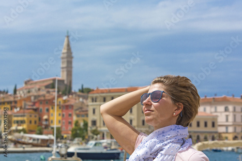 Istrien, Rovinj, Frau im Urlaub enstpannt sich und den geniesst den Moment © mmphoto