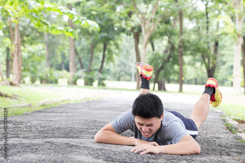 Fotografi Sport accident injury. stumble and fall while jogging