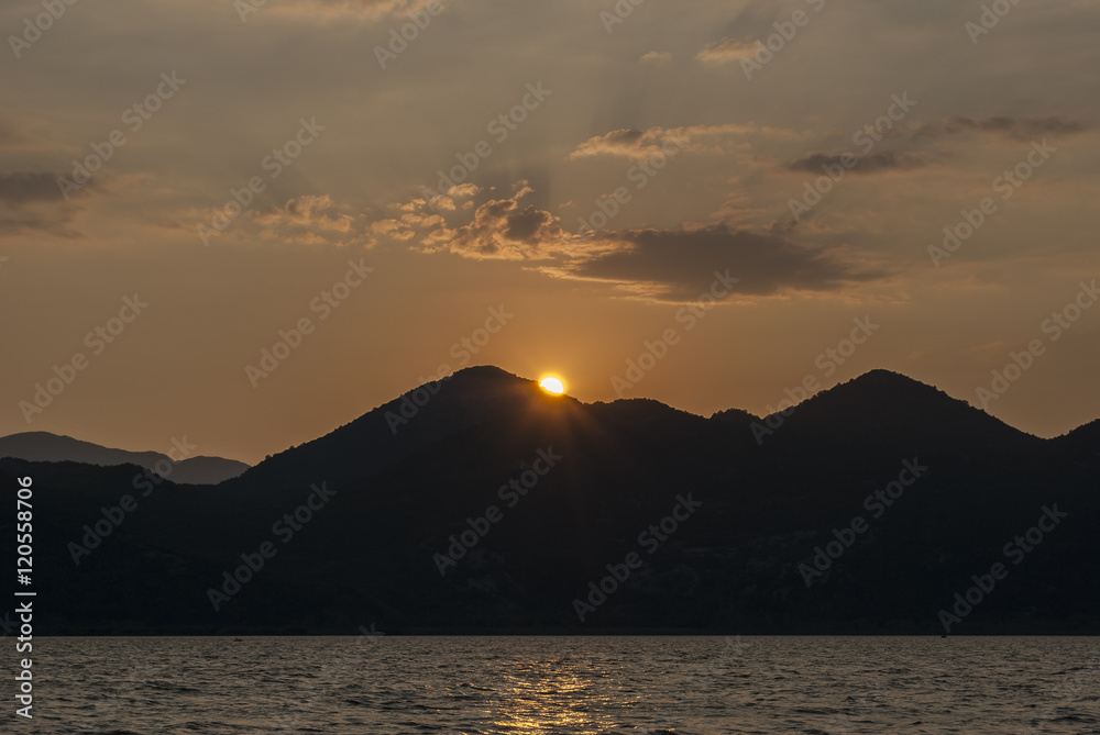 солнце море горы отпуск в Черногории