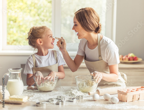 Obraz na plátne Mother and daughter baking