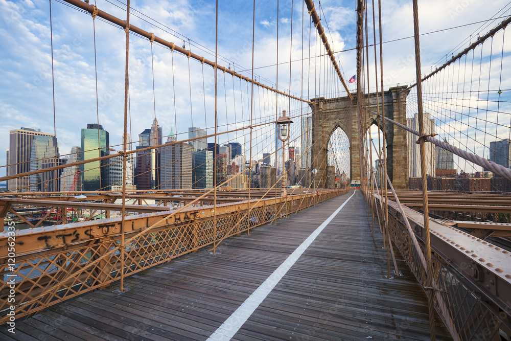 Naklejka premium New York City Brooklyn Bridge na Manhattanie