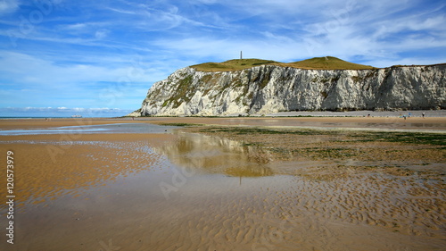 Obraz na płótnie Cap Blanc Nez, vue depuis la plage à marée basse, Côte d'Opale, Pas-de-Calais, France w salonie