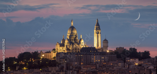Платно Basilique of Sacre coeur at night, Paris, France