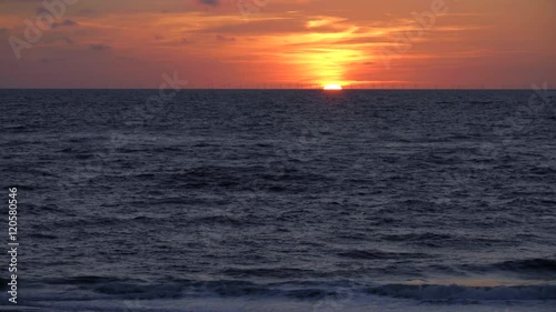 Sonnenuntergang Wind und Wellen Urlaub Sylt photo