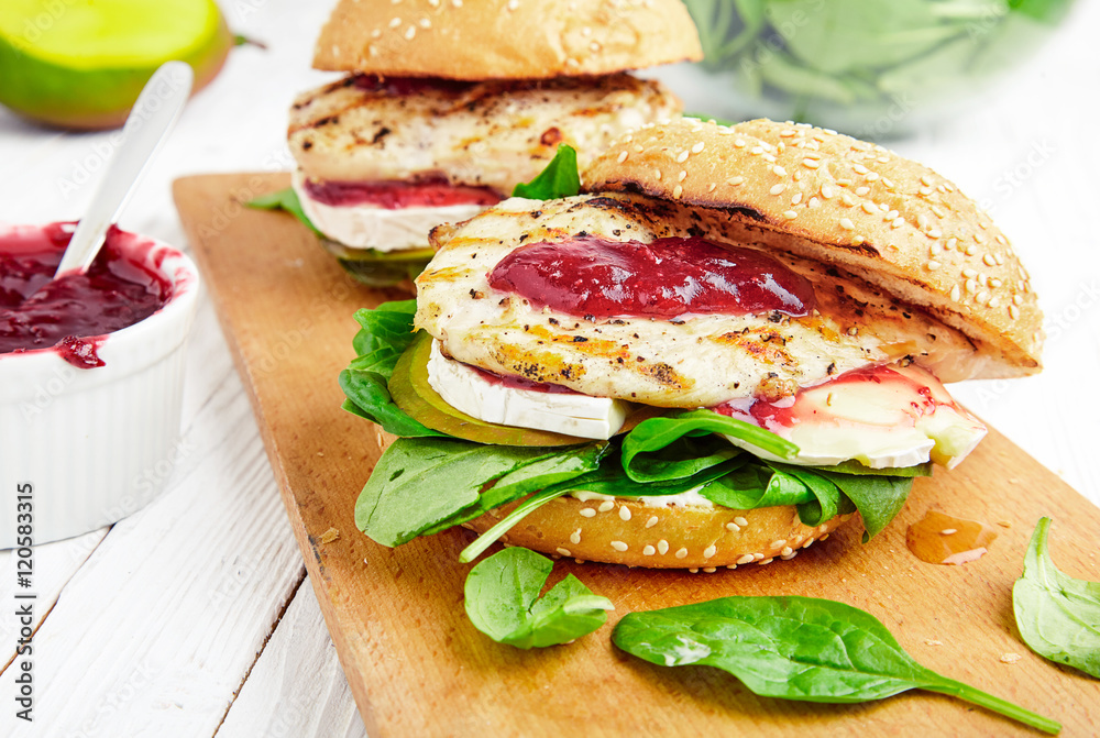 Chicken Burger with apple, cheese and jam Chicken Burger with apple, cheese and jam