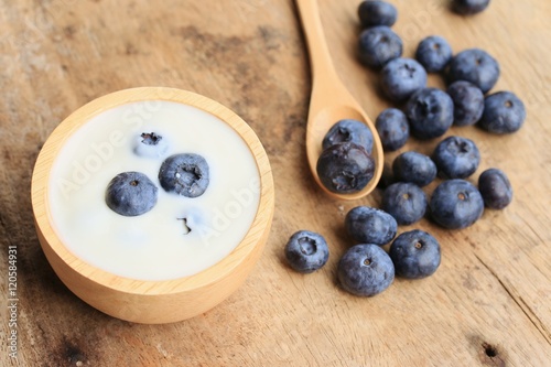 yogurt smoothie with blueberries