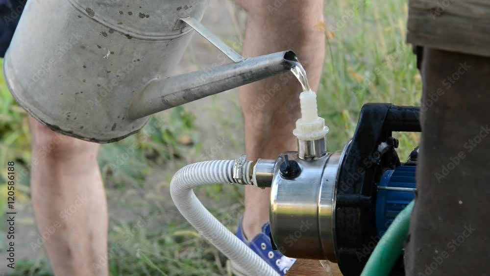 Man pours water into the pump, no sound,real time, Man pours water into the pump, no sound,real time,