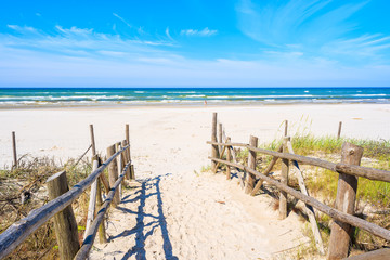 Fototapete Abstieg zum Strand Strandeingang Debki an der Ostsee  © pkazmierczak